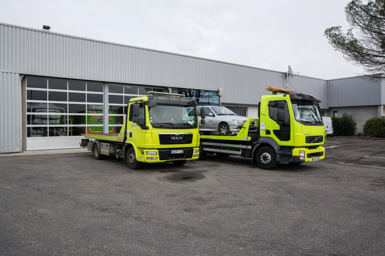 Camions plateau Jet Assistance